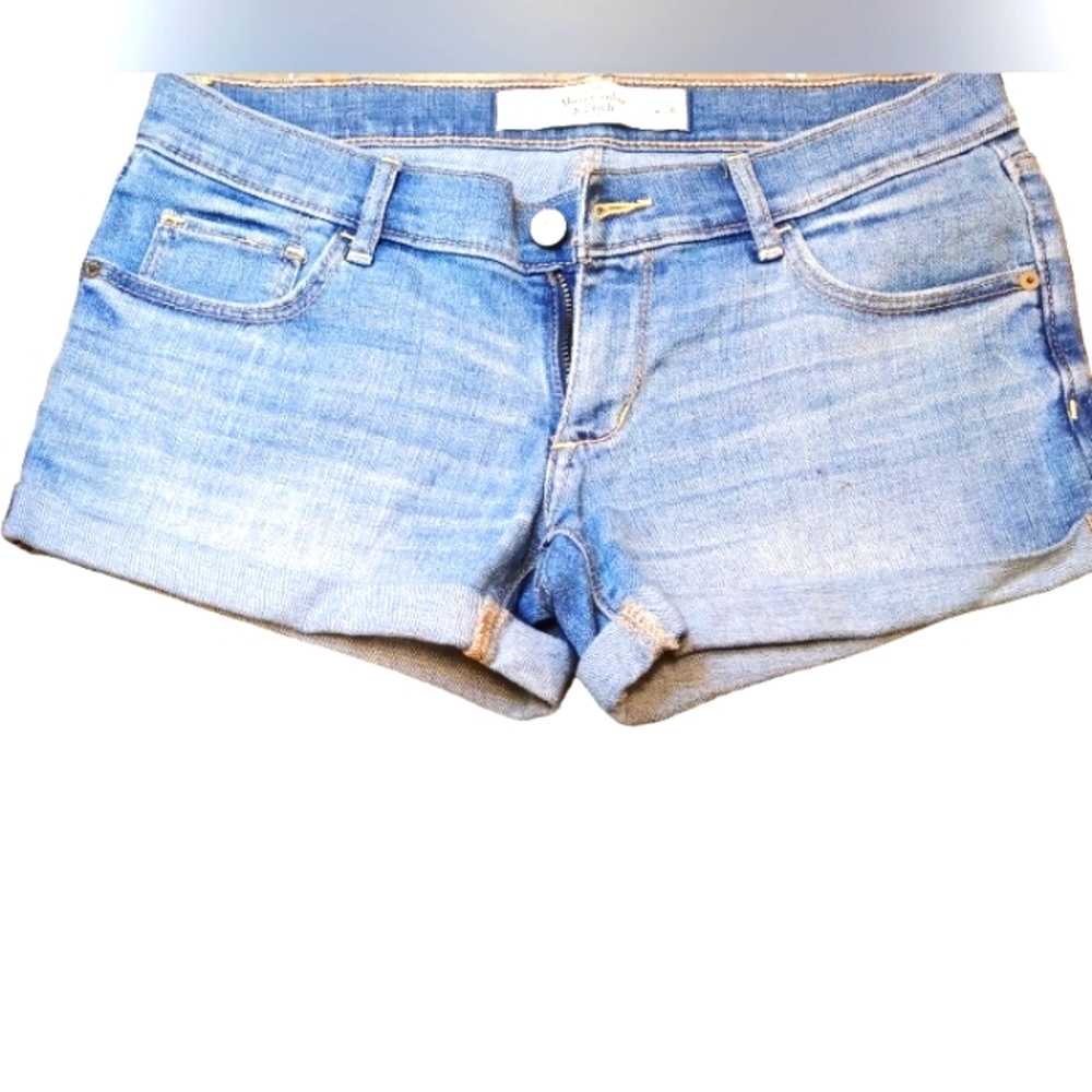 Abercrombie and Fitch Charmer Roll Cuff Denim Jean Short Size 2/26.